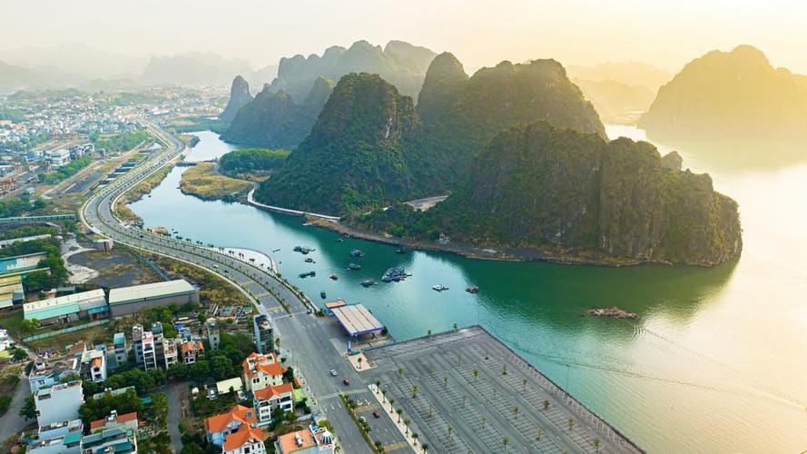 Vietnam Eliminates Visa Requirement for Polish, Czech, Swiss Visitors