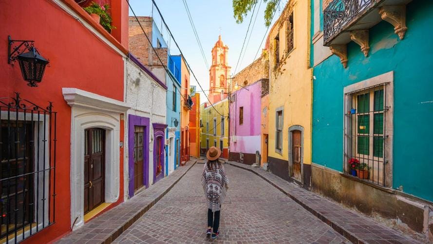 Senior Couple Embraces Bicultural Life Between US and Mexico