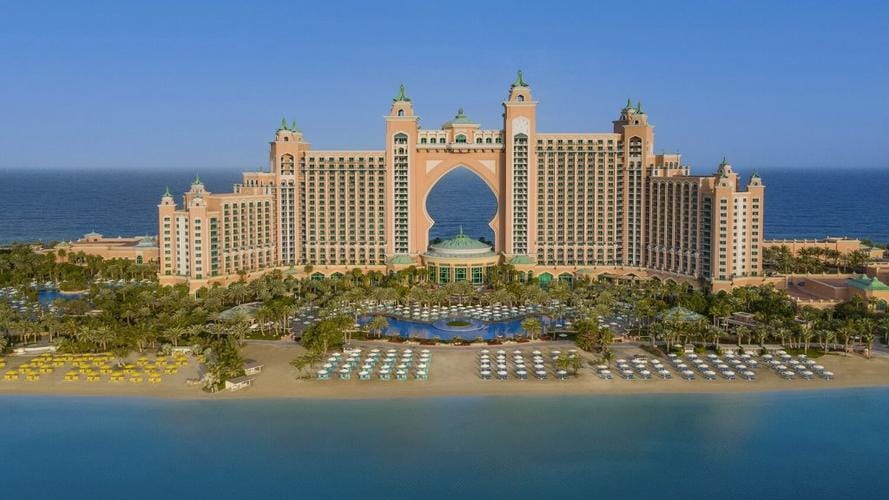 Moving to Dubai: Tax-Free Income, Jobs, and Expat Lifestyle
