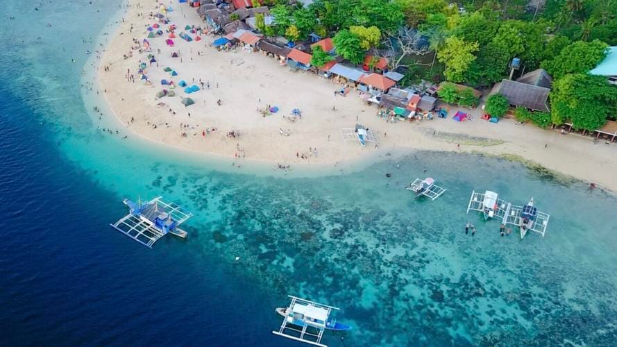 Philippines Attracts Retirees Despite Tourism Decline