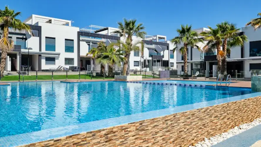 Global Investors Explore Smart Overseas Property Options